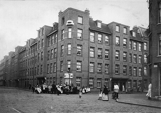 De eerste woningwetwoningen aan de Van Beuningenstraat in 1909