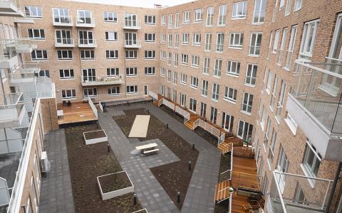 Gebouw LIFE in de Amsterdamse Houthaven. Woongebouw voor 55+