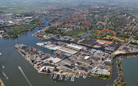 De plek voor de flexwoningen. Foto: VANPRAAT