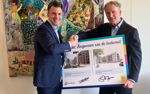 Cordaan-bestuurder Douwe van Riet (links) en Cees van Boven, bestuursvoorzitter van Woonzorg Nederland.