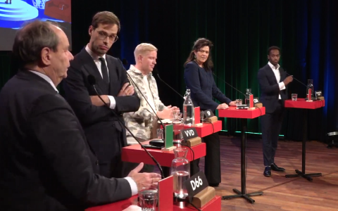 Debat met vlnr Hans Vijlbrief, Jurgen Nobel, Bastiaan Meijer, Hanneke Steen en Habtamu de Hoop. Screenshot De Balie