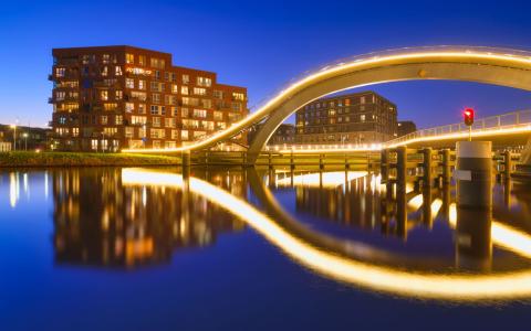 Melkwegbrug Purmerend  beeld: istock/biletskiy evgeniy