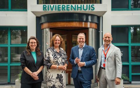 Oplevering Rivierenhuis voor de draaideur. 