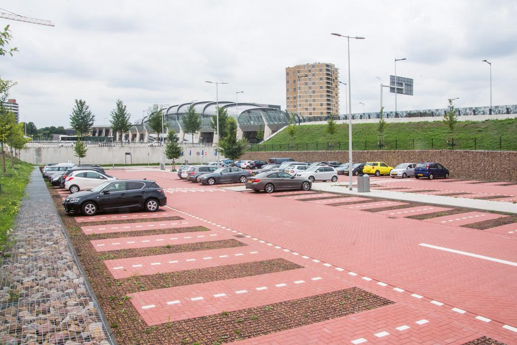 Parkeren bij metrostation Amsterdam Noord