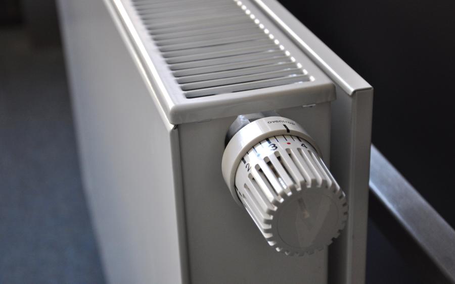 Door energiearmoede zetten huishoudens minder vaak de radiator aan. Bron foto: Wikimedia Commons