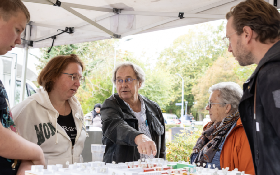 Bewonersbijeenkomst Oranjebuurt, foto via Ymere