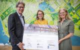 Gemeente Almere, het ministerie van Binnenlandse Zaken en de provincie Flevoland ondertekenden de gezamenlijke ambitie 'Gezonde Groei Almere'. Foto: gemeente Almere