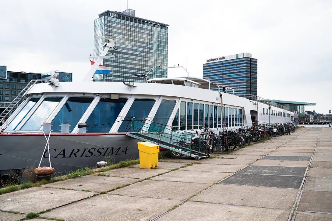 Opvanglocatie De Carissima aan de Amsterdamse Javakade.