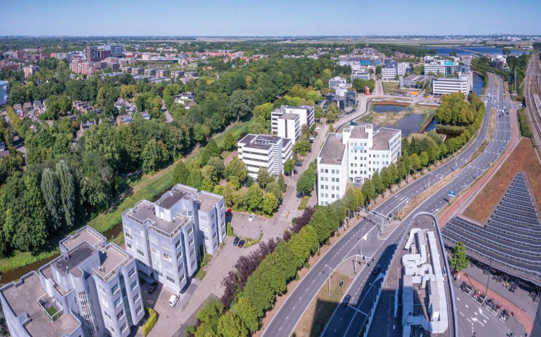 Stationsgebied Hoofddorp met de eerste gebouwen van Hyde Park in aanbouw