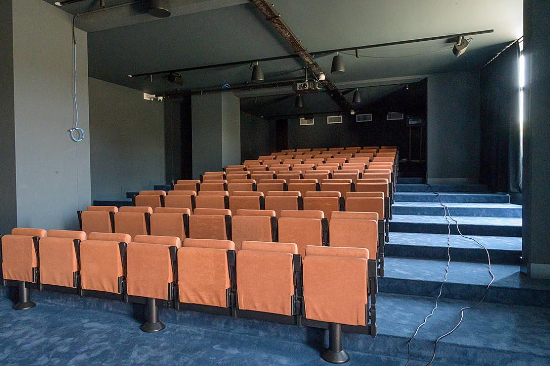 Filmzaal in woongebouw Jonas