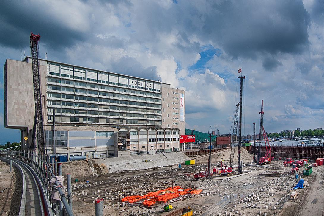 Augustus 2004, Oosterdokseiland, voormalig hoofdpostkantoor 