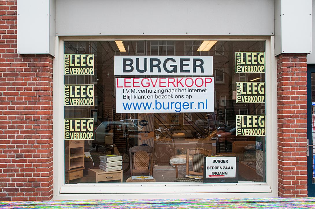 Van der Pekstraat, leegverkoop wegens verhuizing naar het internet, februari 2013