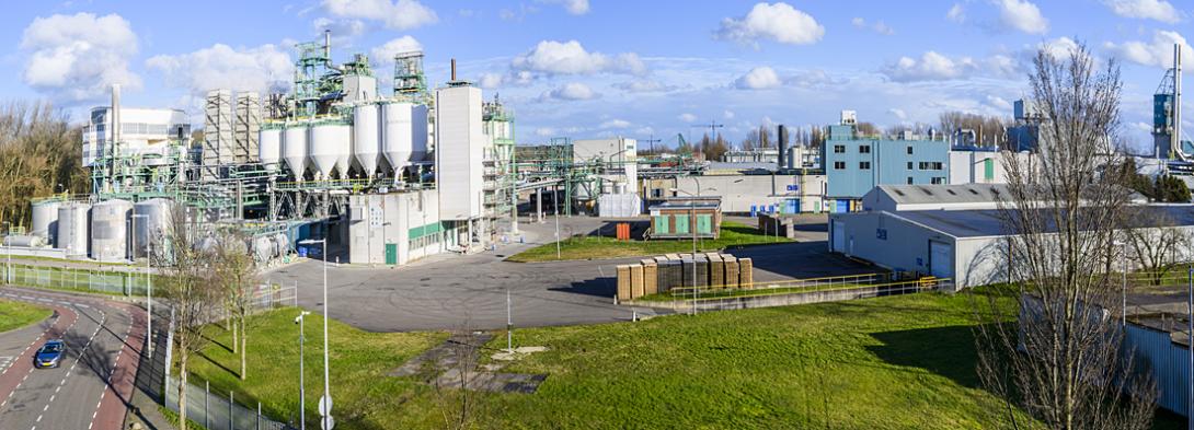 Fabriek van dochteronderneming Ketjen van Albemarle in Amsterdam Noord