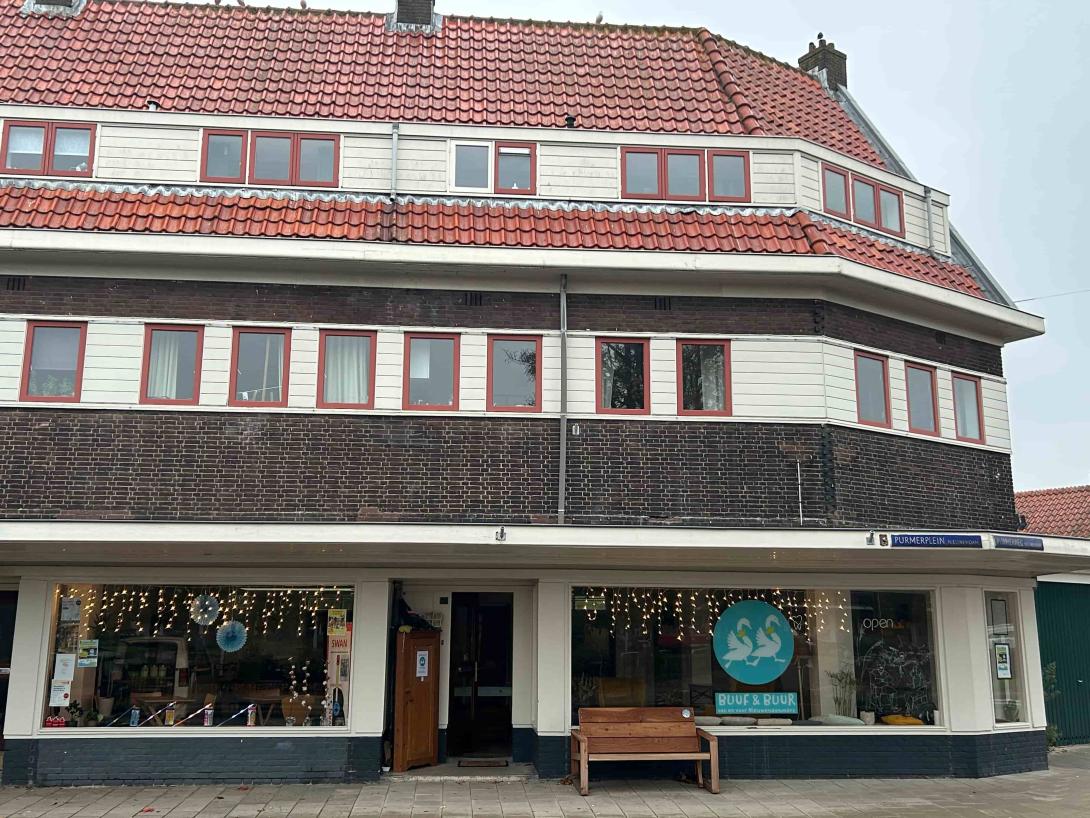 Het pand op het Purmerplein dat Buuf & Buur Nieuwendam huurt van Ymere