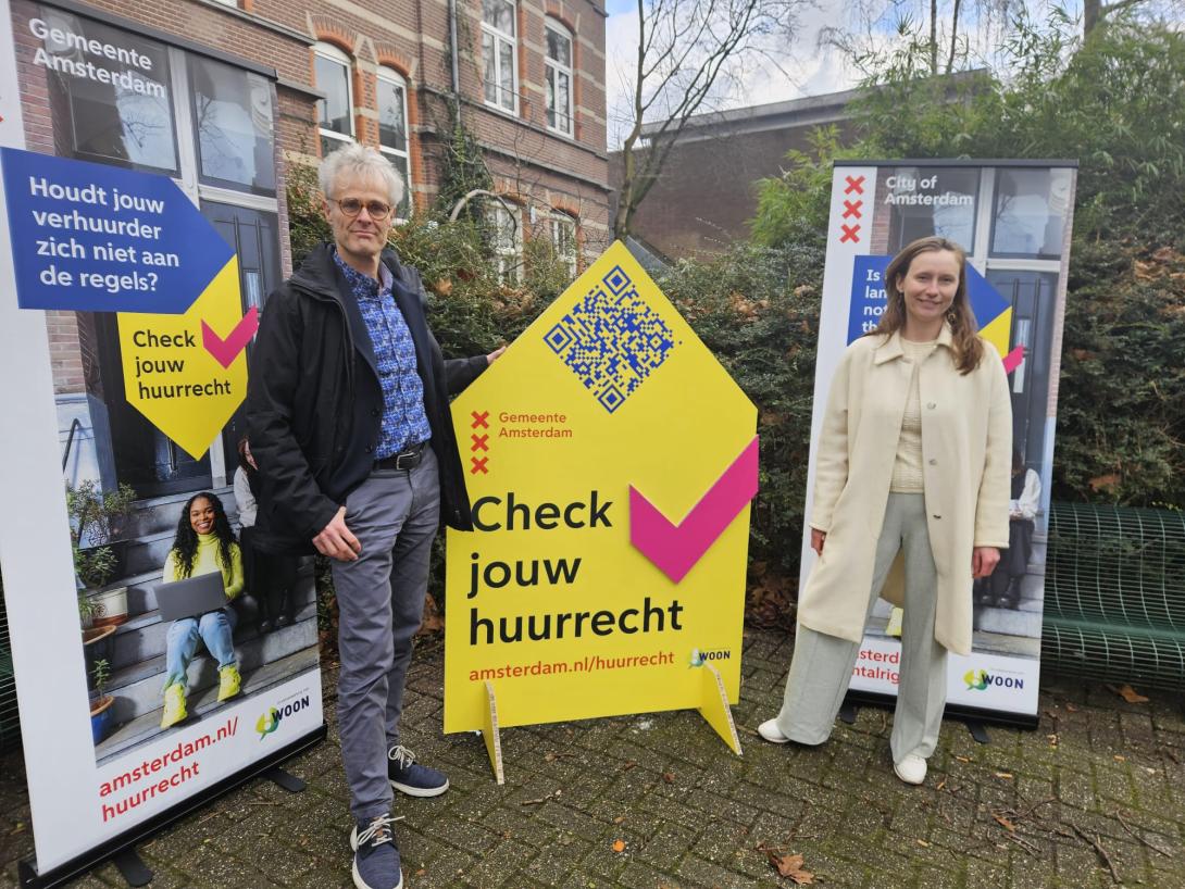Evert Bartlema, directeur !WOON, en wethouder Zita Pels.