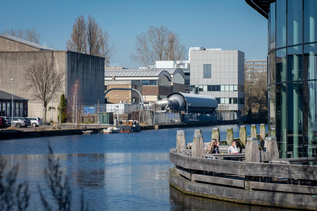 Riekerhaven, uitzich op NLR-laboratorium. Foto: Hans van der Vliet