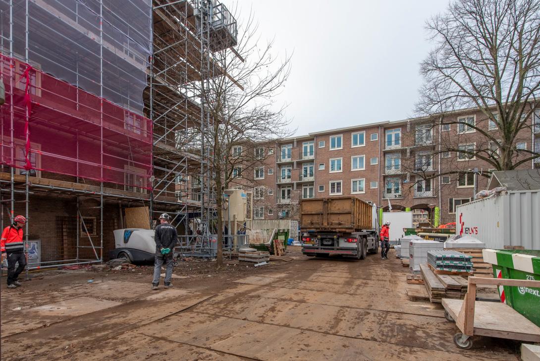 Renovatie van de woningen aan de Akbarstraat. 