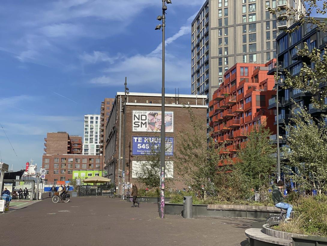 Nieuwbouw NDSM terrein naast IJ-Kantine. 
